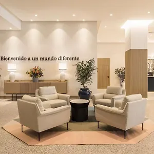 Отель Ilunion Les Corts