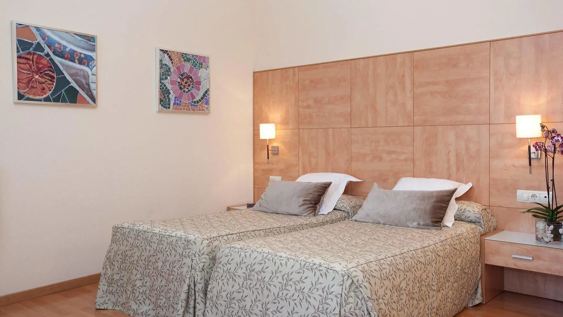 Aparthotel Silver Barcelona 3*,