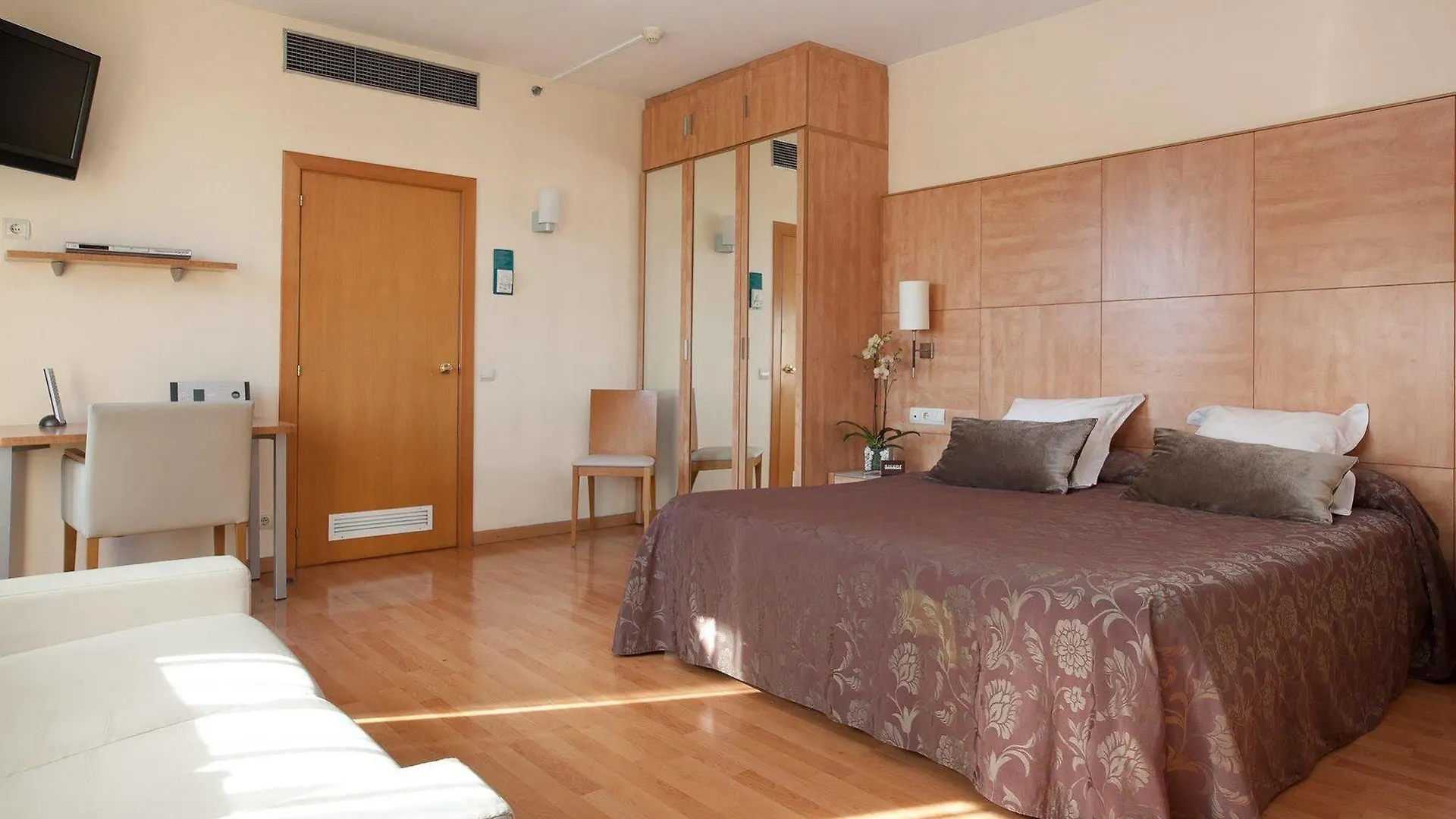 Aparthotel Silver Barcelona Hotel