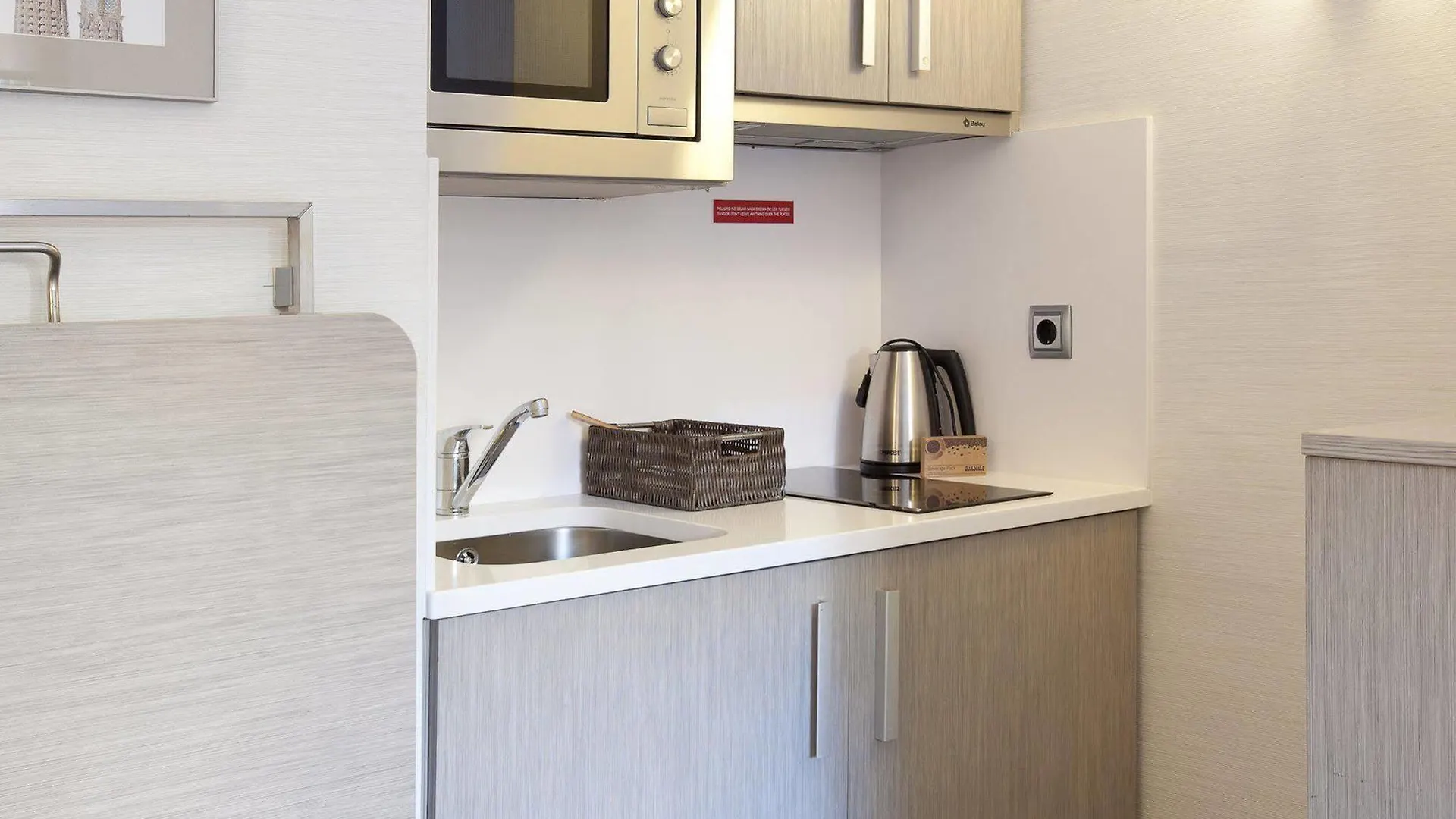 Aparthotel Silver Barcelona 3*,  Spanien